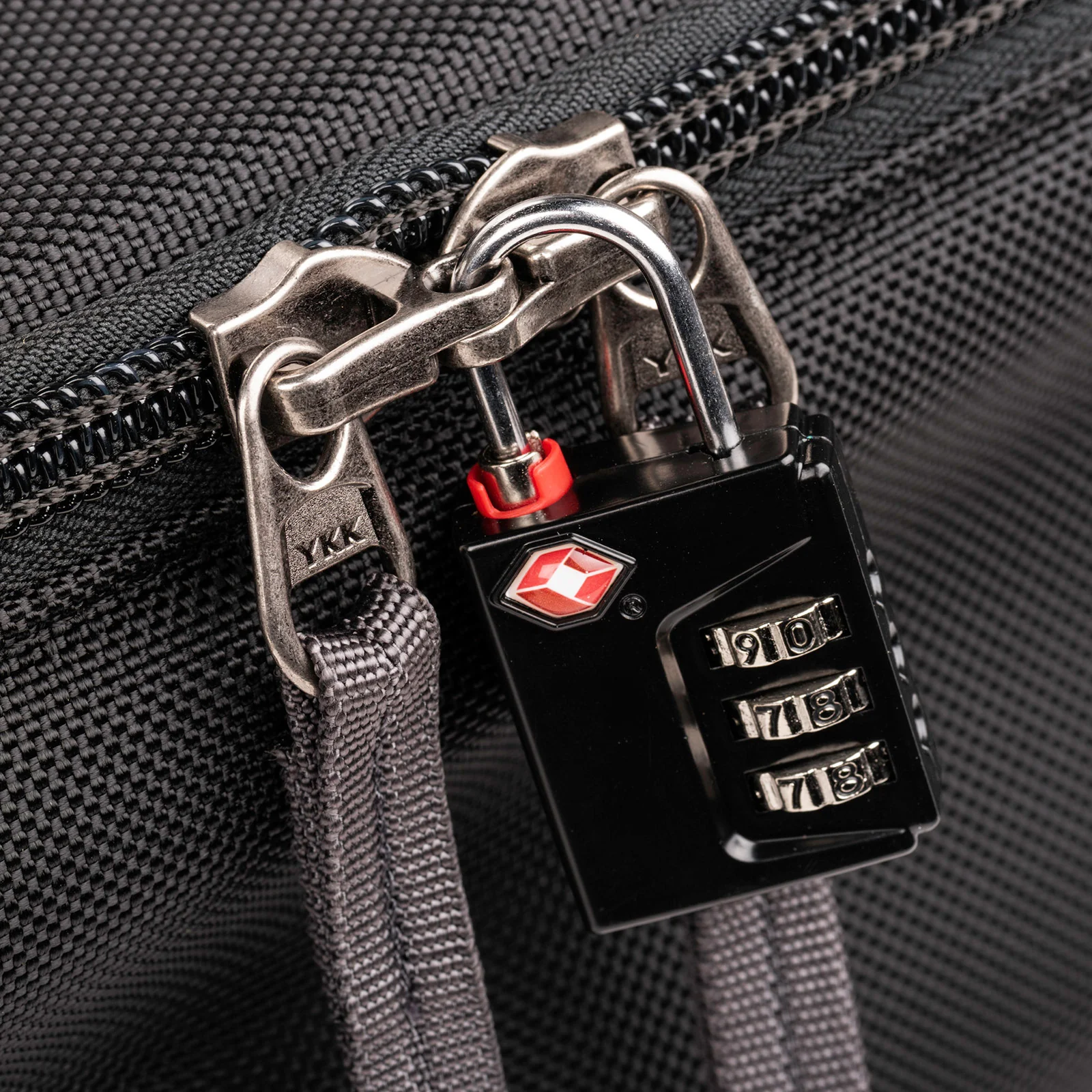 Think Tank Stand Manager 52 Rolling Bag