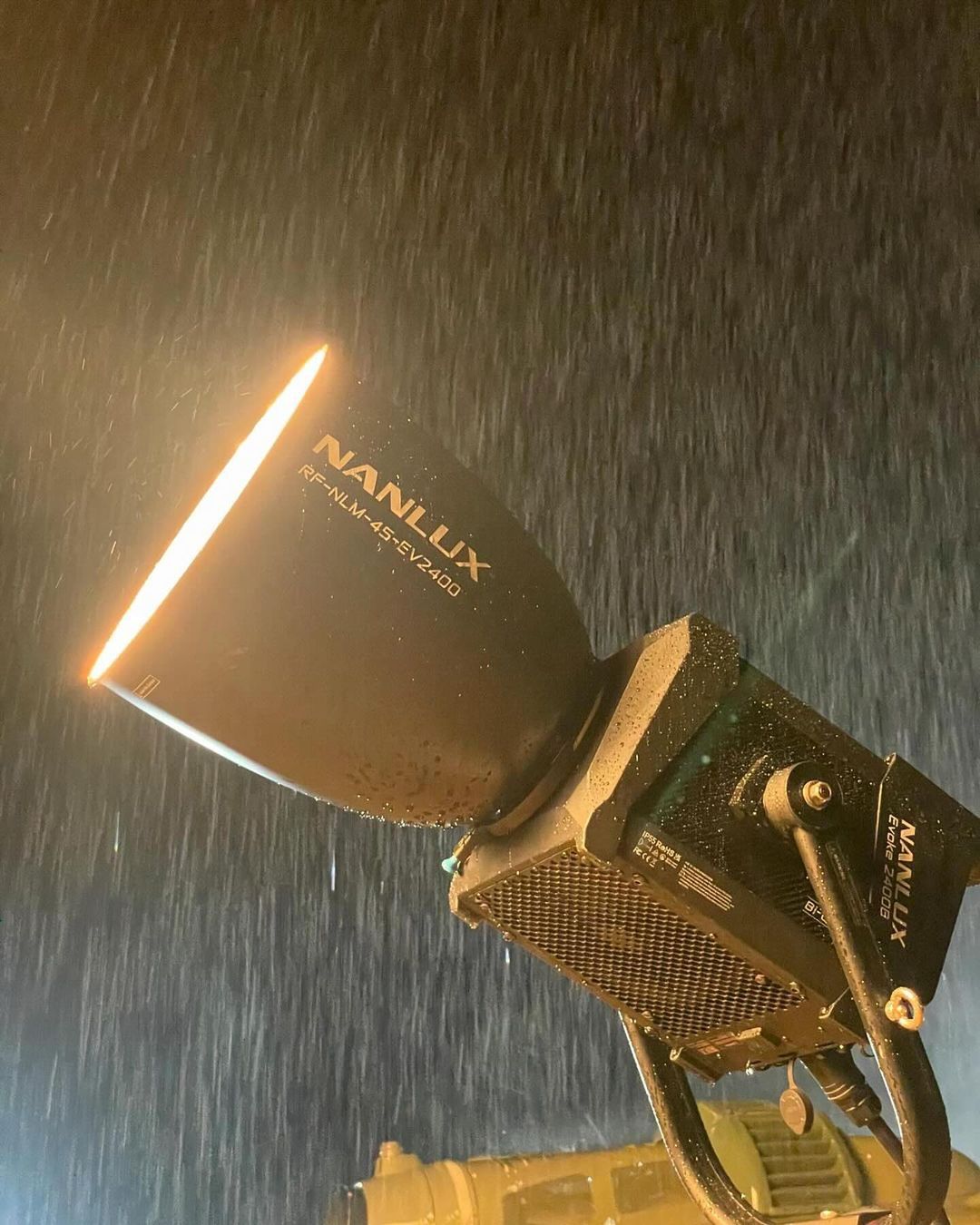 Nanlux Evoke 2400b Bi Color Spot Light With Flight Case
