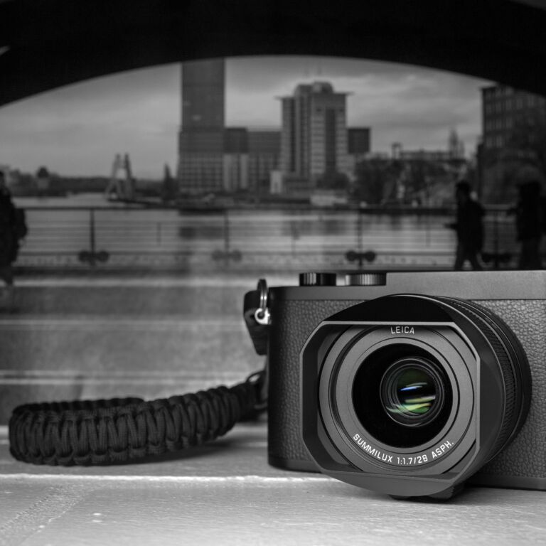 Leica Q2 Monochrom - Point and shoot cameras • 50.8 Shop