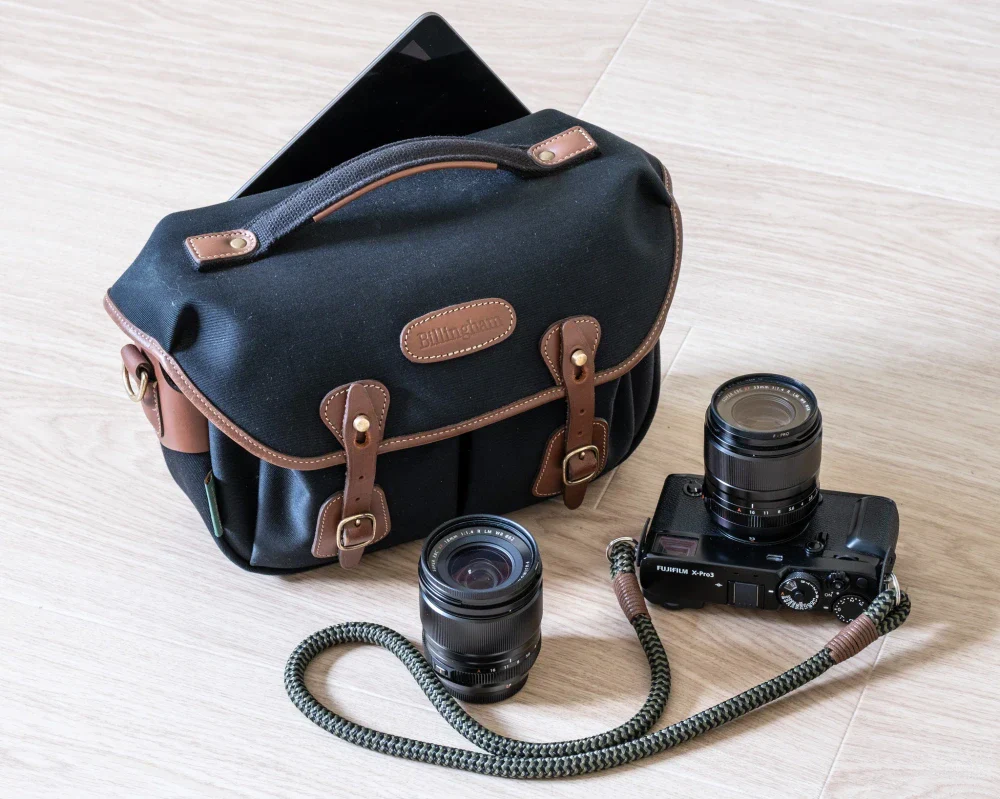 Billingham Hadley Small Pro Camera Bag Black Fibrenyte Black Leather Billingham Hadley Small Pro Camera Bag Black Fibrenyte Black Leather