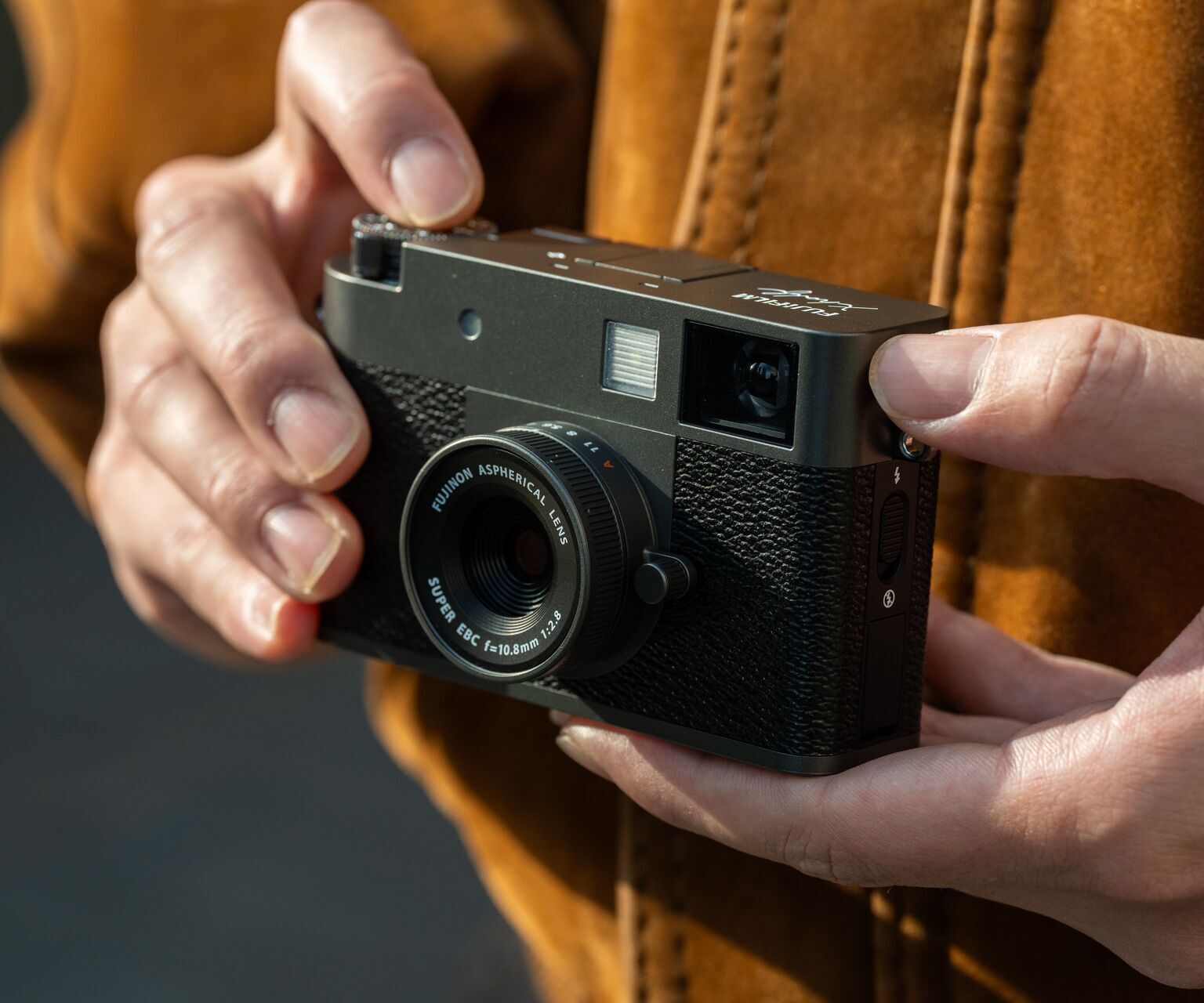 Fujifilm X X Half Body Black