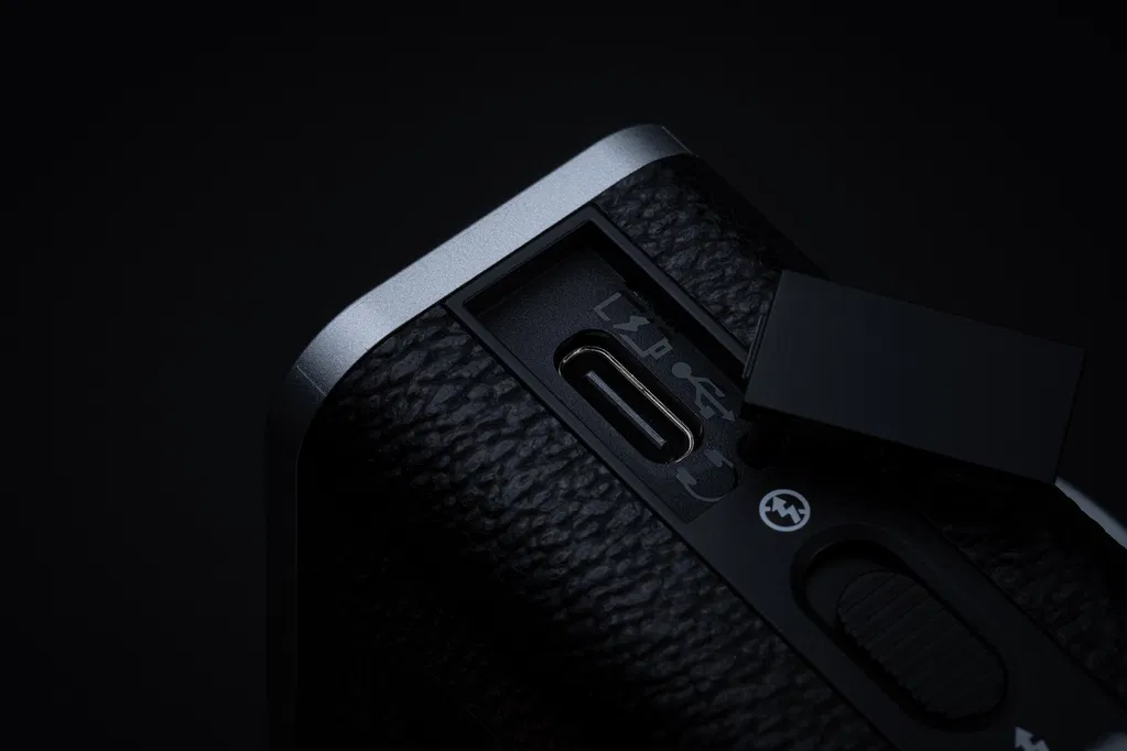 Fujifilm X X Half Body Black
