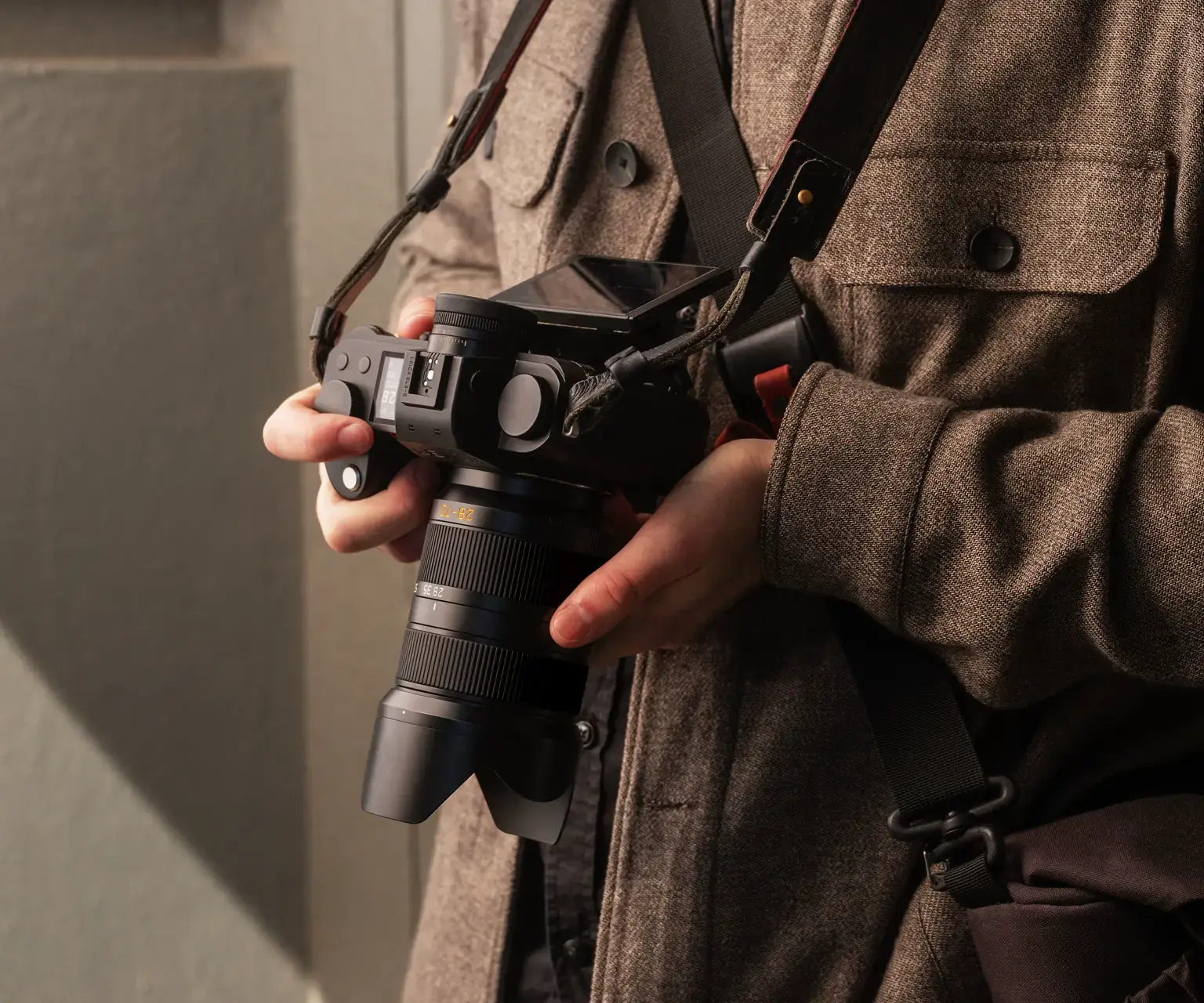 Leica Vario Elmarit Sl 28 70mm F 2 8 Asph Black Lens
