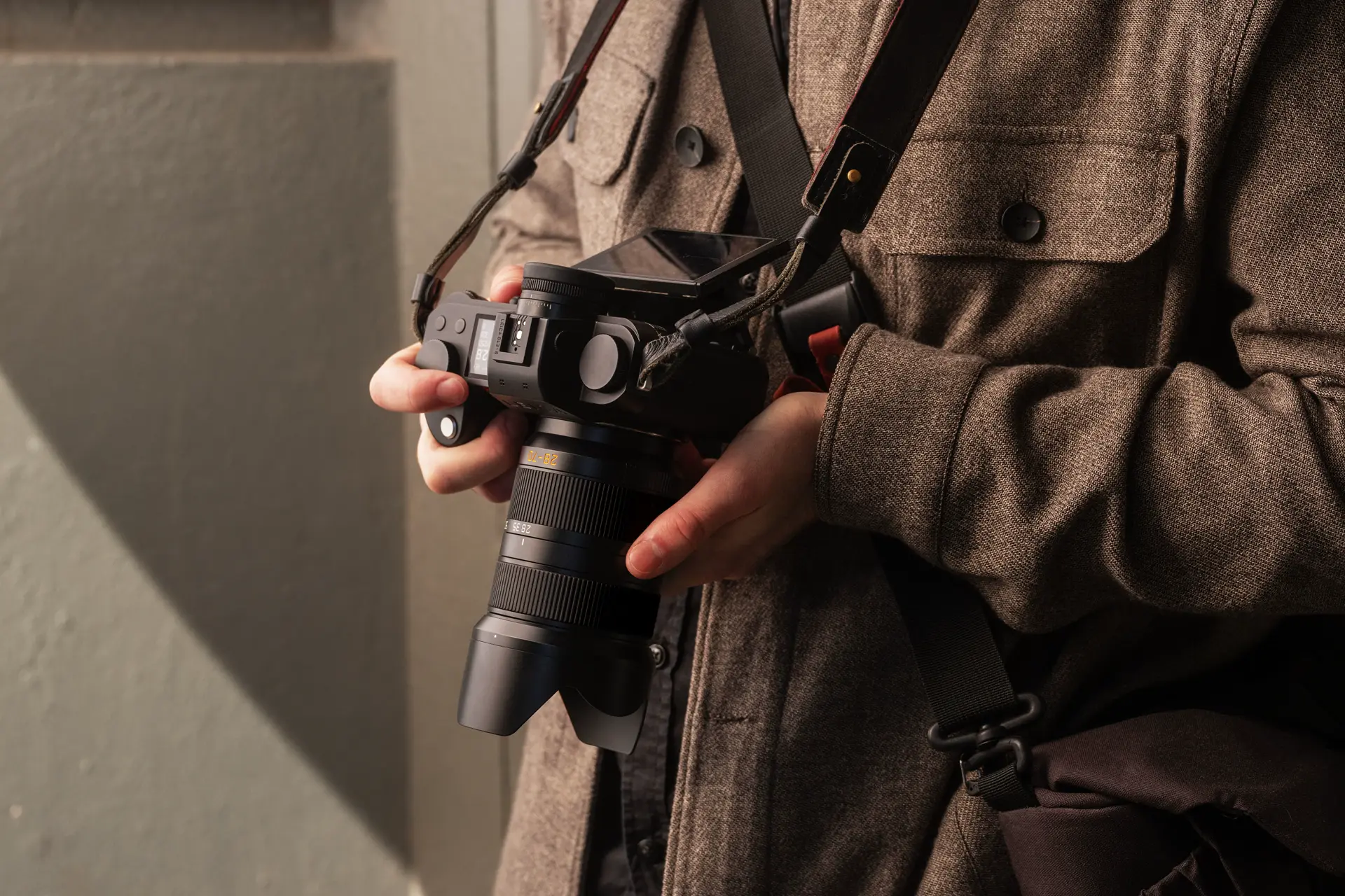 Leica Vario Elmarit Sl 28 70mm F 2 8 Asph Black Lens
