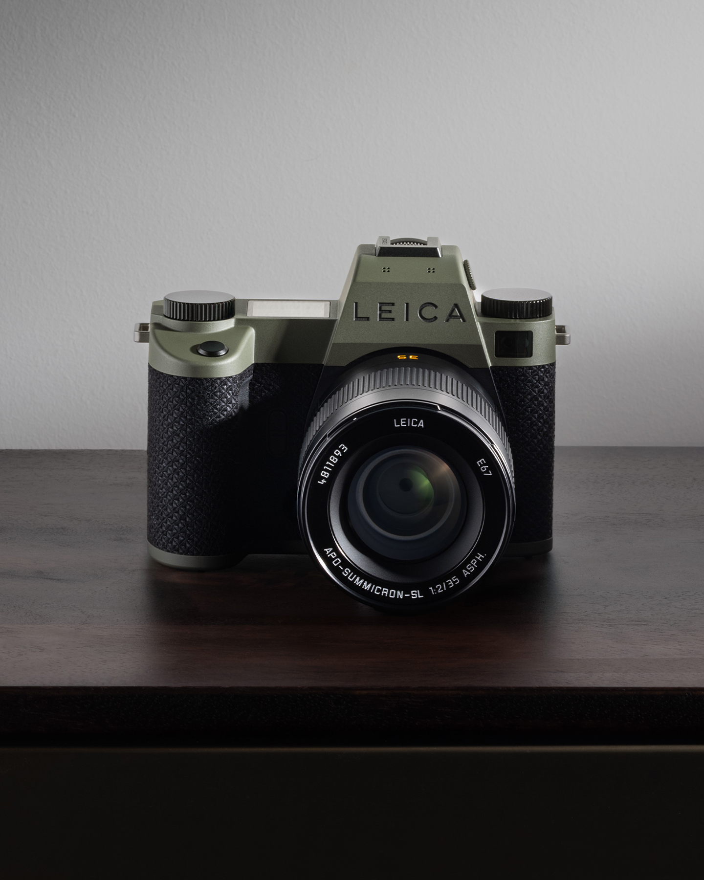 Leica SL3 Reporter - Olive-green Mirrorless Camera • 50.8 Shop
